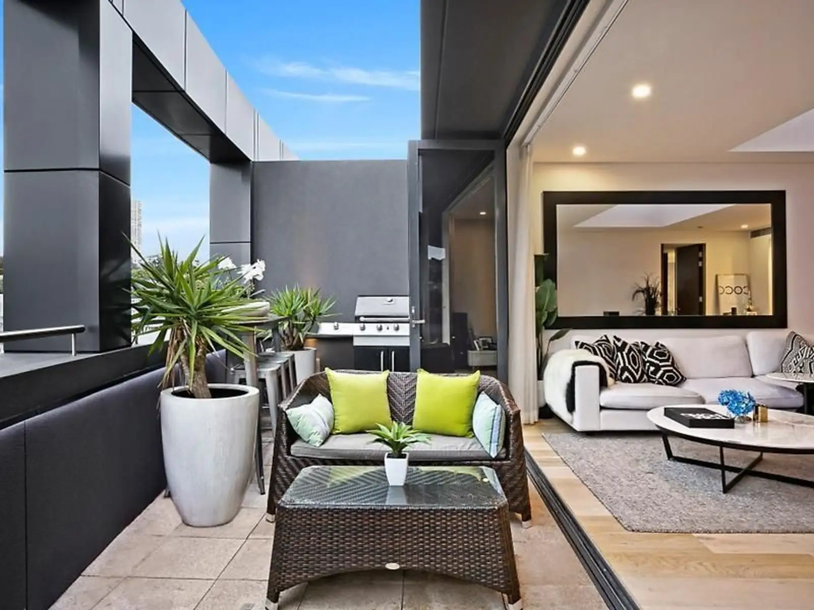 6H/2-22 Knox Street, Double Bay Leased by Sydney Sotheby's International Realty - image 1