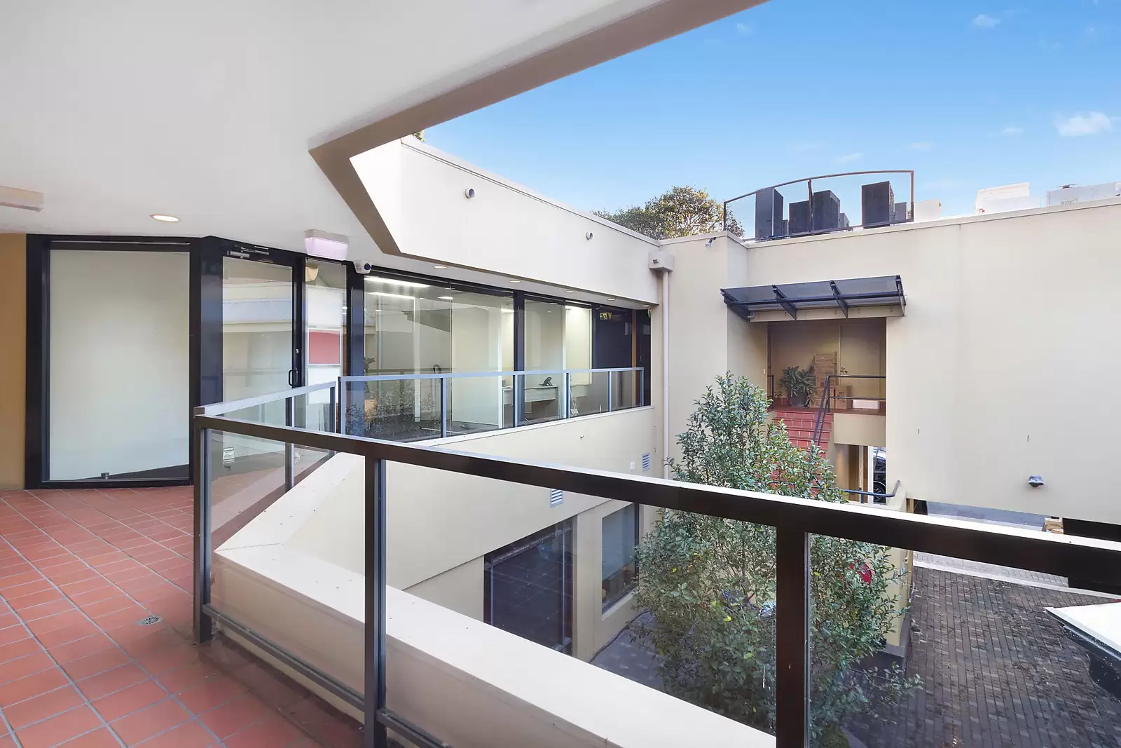Suite 3, 15 Cross Street, Double Bay Leased by Sydney Sotheby's International Realty - image 4