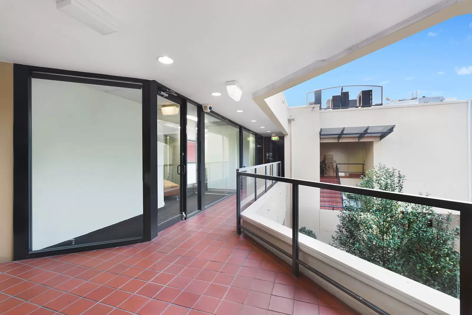 Suite 3, 15 Cross Street, Double Bay Leased by Sydney Sotheby's International Realty - image 5