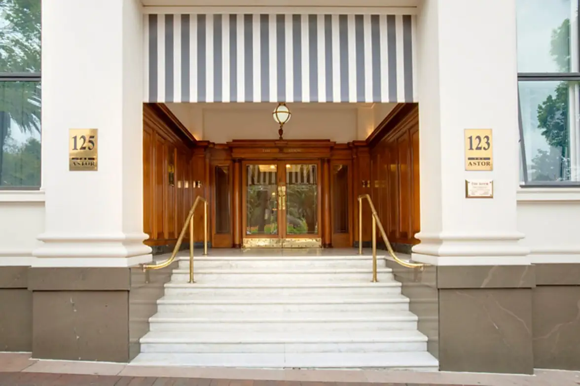 81/125 Macquarie Street, Sydney Sold by Sydney Sotheby's International Realty - image 1
