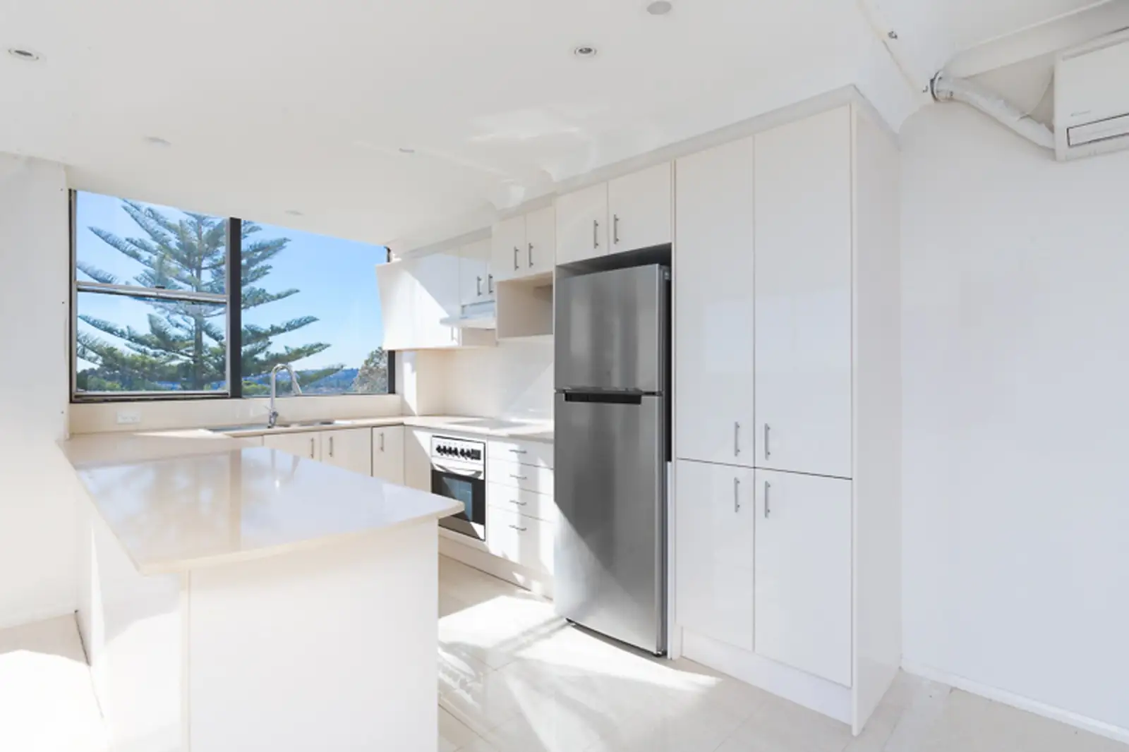 6C/3 Darling Point Road, Darling Point Leased by Sydney Sotheby's International Realty - image 2