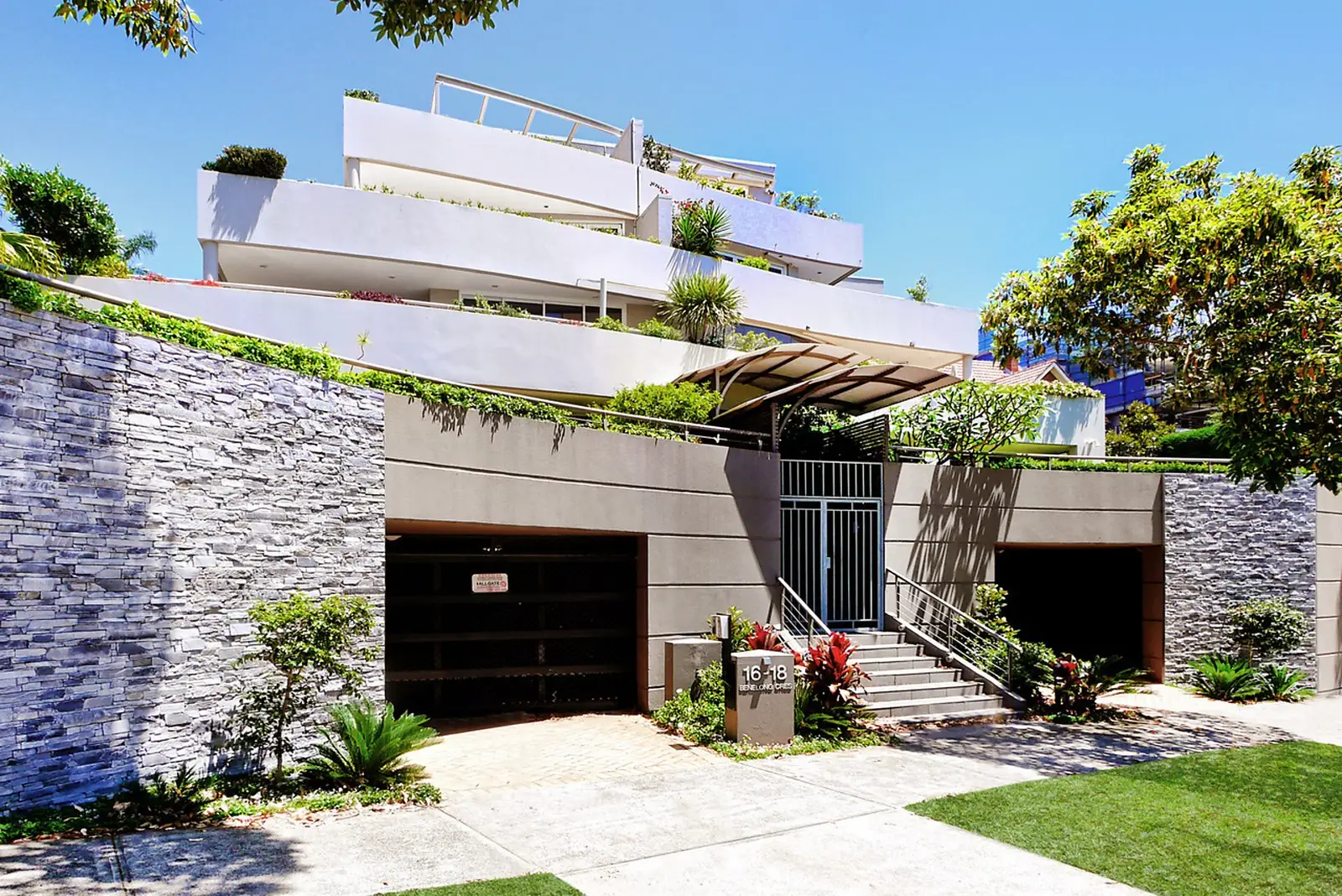 6/16 Benelong Crescent, Bellevue Hill Sold by Sydney Sotheby's International Realty - image 1