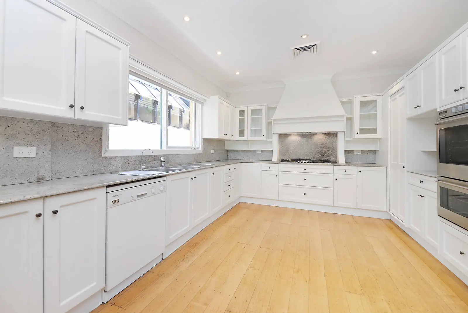 11 Lennox, Bellevue Hill Leased by Sydney Sotheby's International Realty - image 2