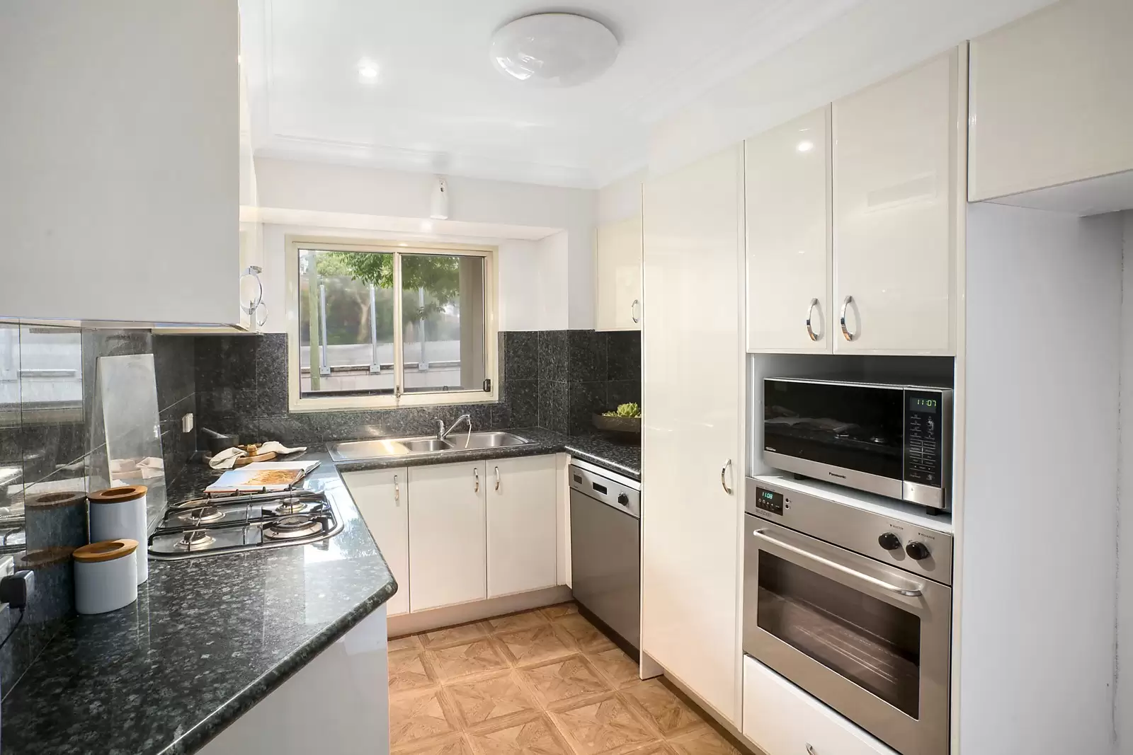 13/118 Wallis Street, Woollahra Sold by Sydney Sotheby's International Realty - image 6