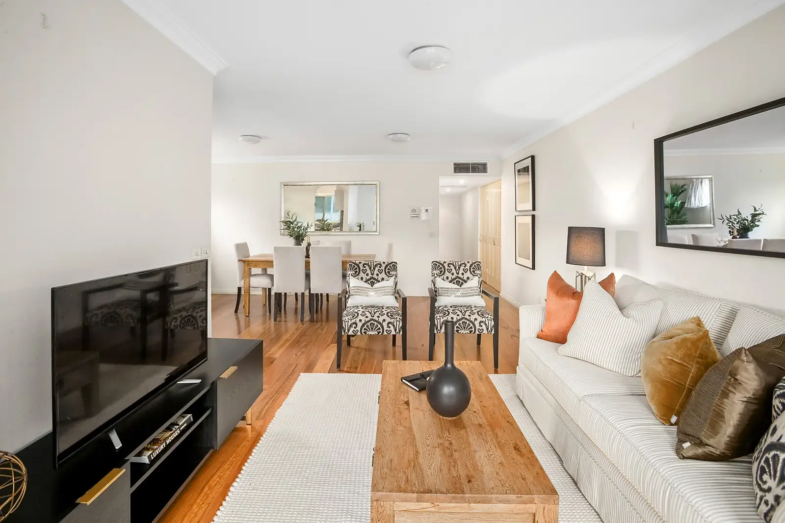 13/118 Wallis Street, Woollahra Sold by Sydney Sotheby's International Realty - image 3
