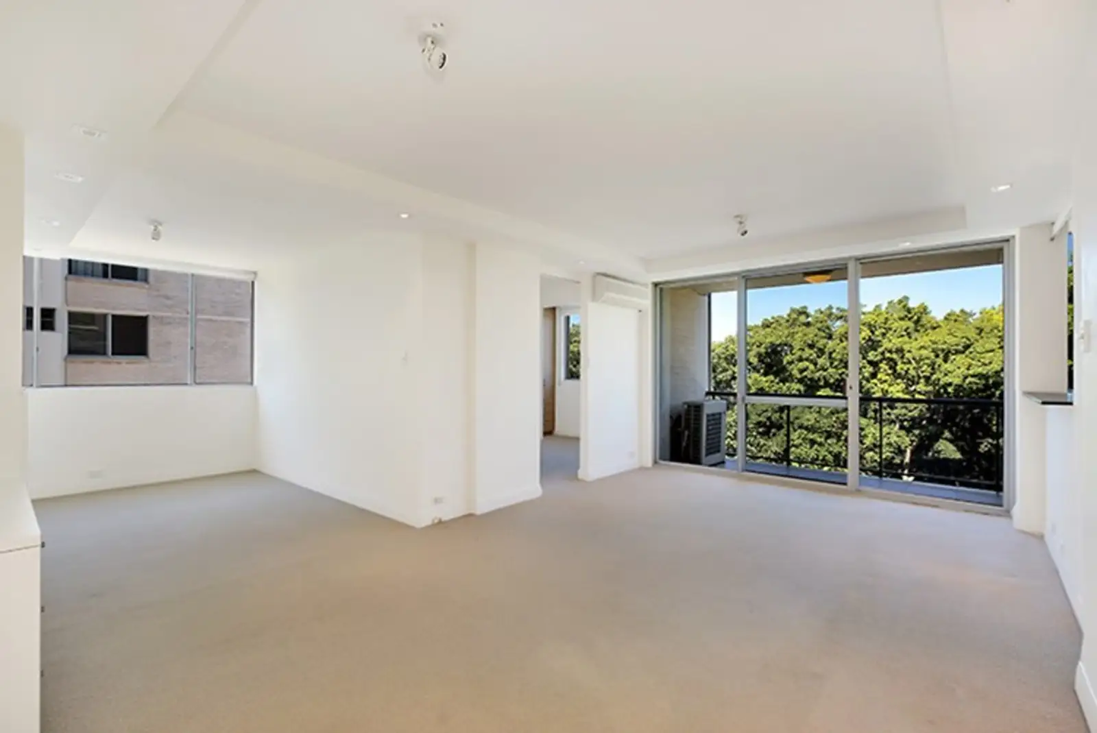 9/6-8 Ocean Street North, Bondi Beach Leased by Sydney Sotheby's International Realty - image 2