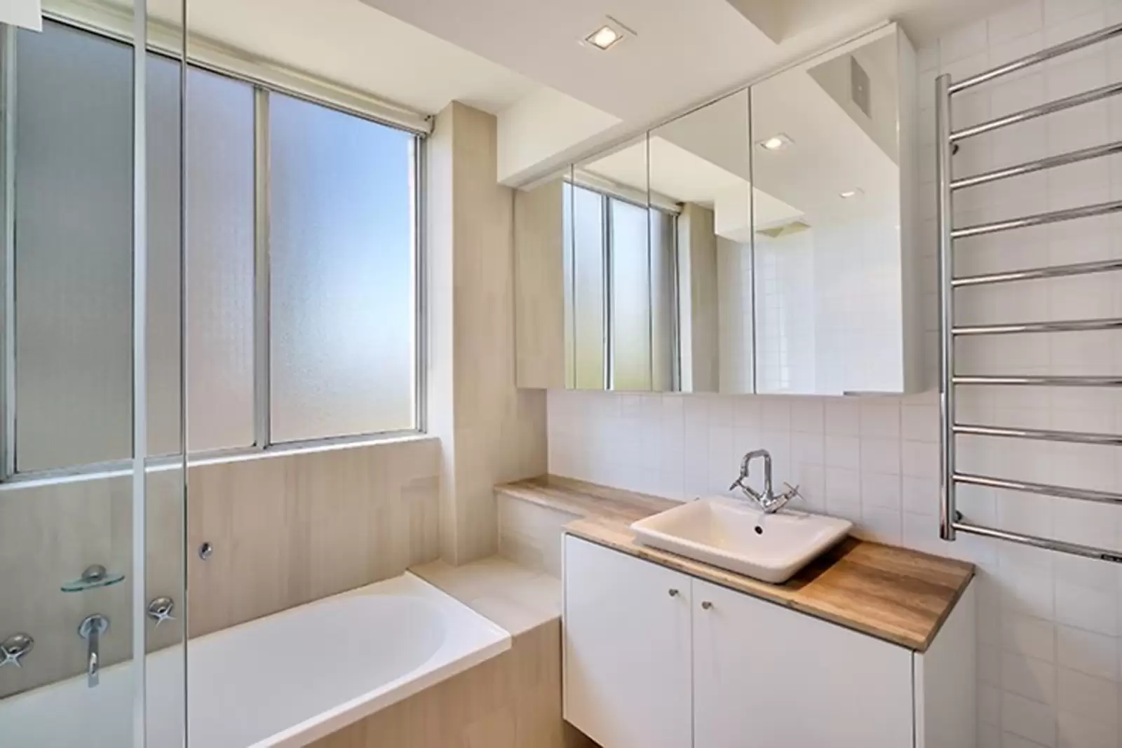 9/6-8 Ocean Street North, Bondi Beach Leased by Sydney Sotheby's International Realty - image 4