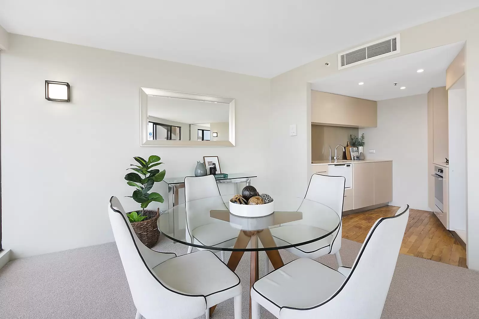 1001/2 Elizabeth Bay Road, Elizabeth Bay Sold by Sydney Sotheby's International Realty - image 4
