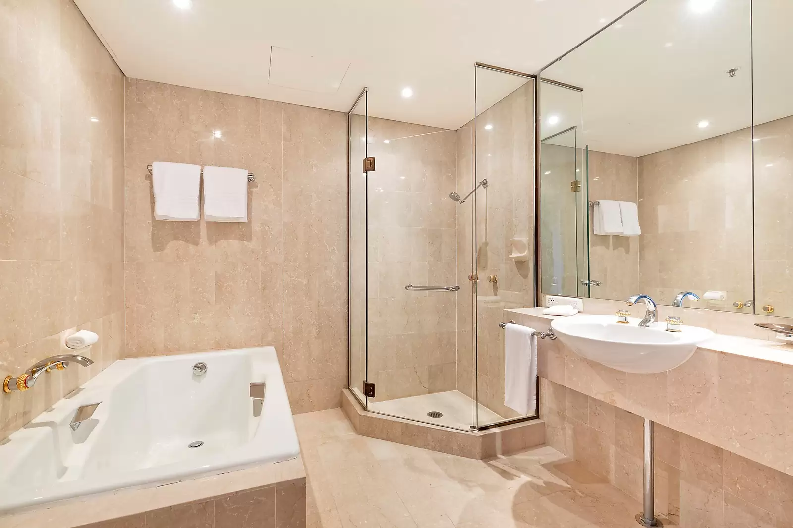 Penthouse 1 George Street, The Rocks Sold by Sydney Sotheby's International Realty - image 7