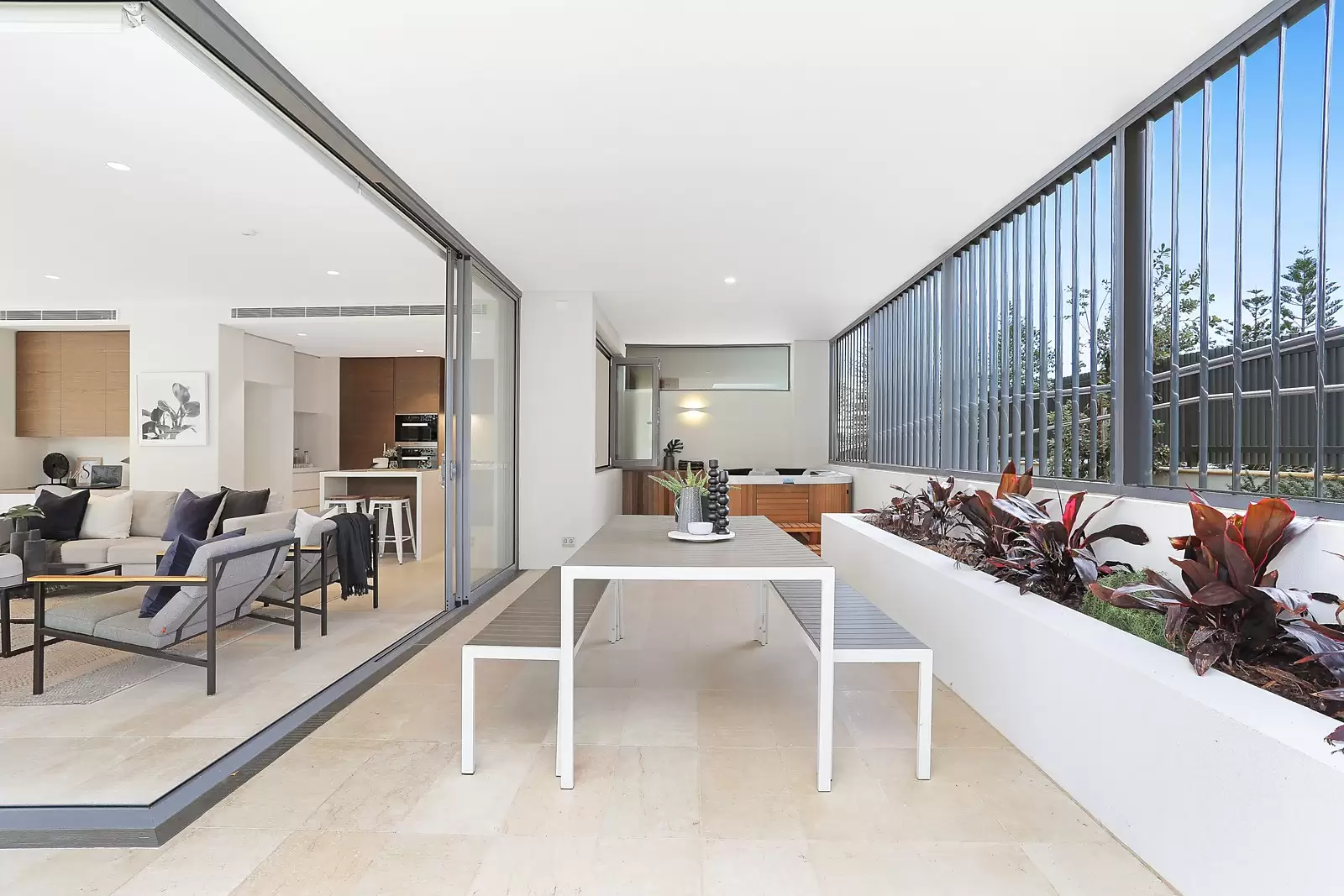 1/66-68 Ewos Parade, Cronulla Sold by Sydney Sotheby's International Realty - image 5