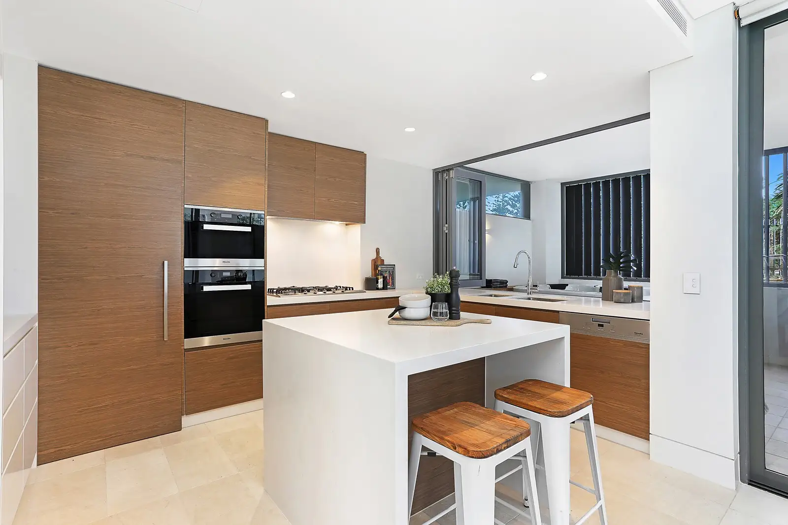 1/66-68 Ewos Parade, Cronulla Sold by Sydney Sotheby's International Realty - image 2