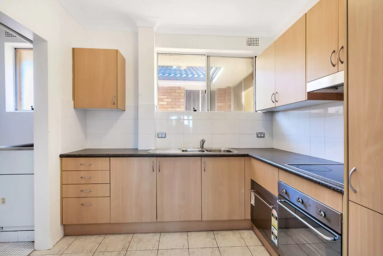 8/45 Wallis Parade, Bondi Leased by Sydney Sotheby's International Realty - image 2
