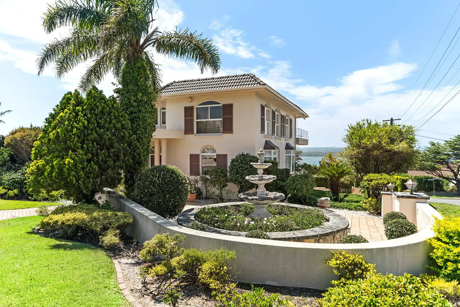 2 Village Lower Road, Vaucluse Sold by Sydney Sotheby's International Realty - image 1