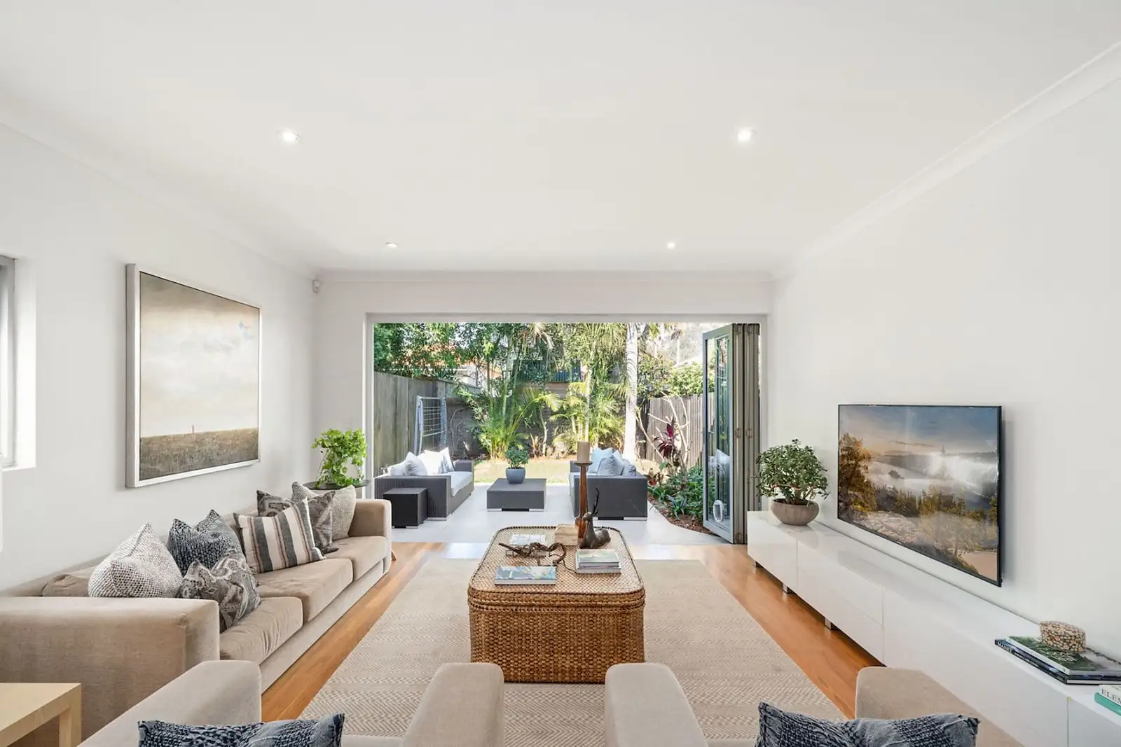 20 Warren Road, Bellevue Hill Leased by Sydney Sotheby's International Realty - image 1