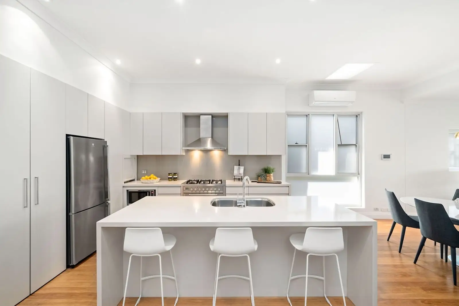 20 Warren Road, Bellevue Hill Leased by Sydney Sotheby's International Realty - image 2