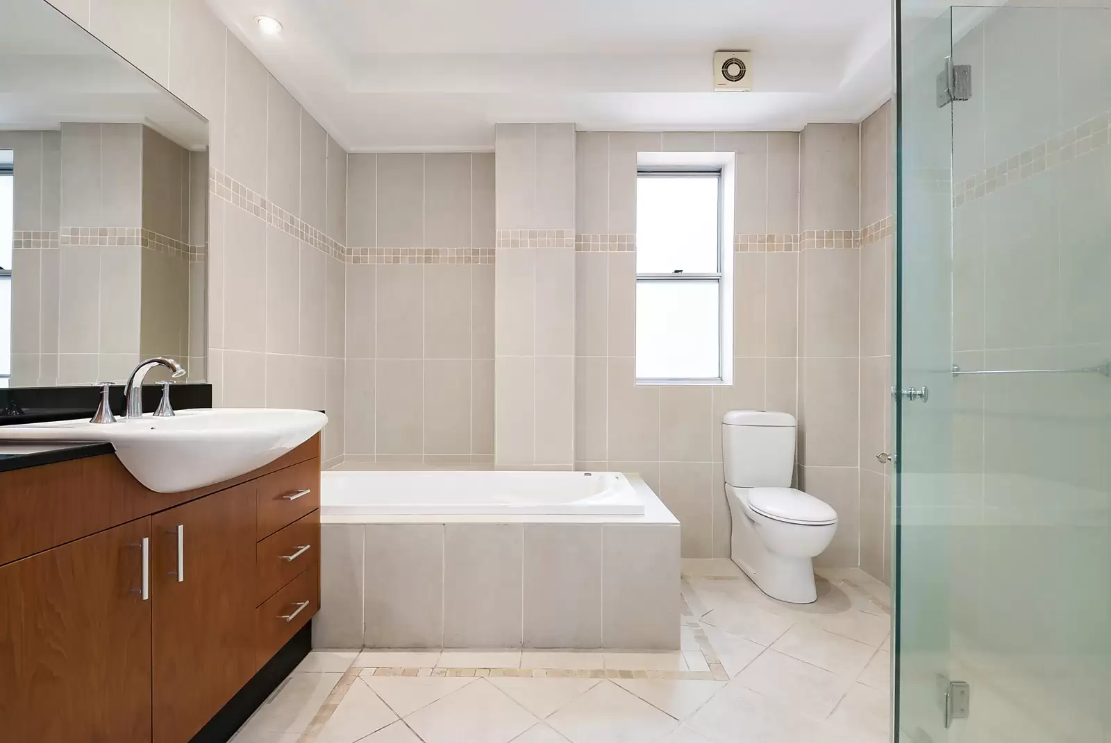 1/2 Billyard Avenue, Elizabeth Bay Leased by Sydney Sotheby's International Realty - image 5