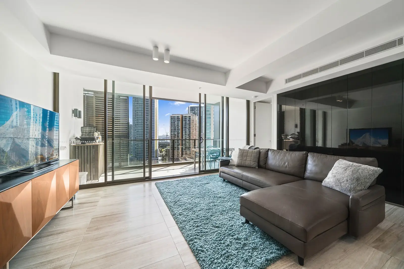 1808/178 Thomas Street, Haymarket Sold by Sydney Sotheby's International Realty - image 2