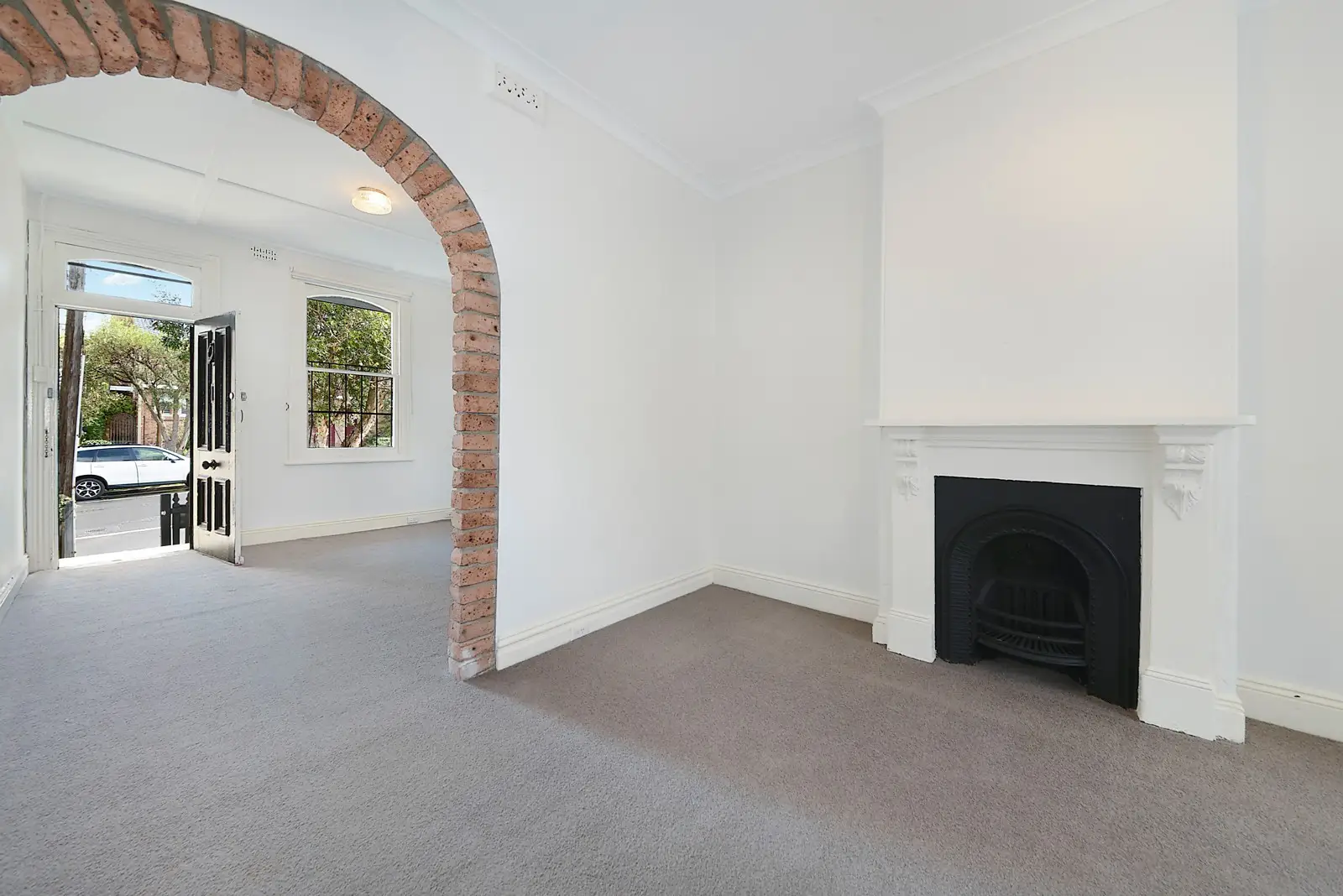 96 Ruthven Street, Bondi Junction Leased by Sydney Sotheby's International Realty - image 1