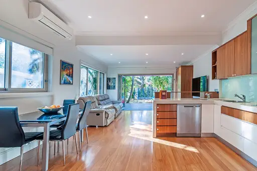 16 Anglesea Street, Bondi Leased by Sydney Sotheby's International Realty