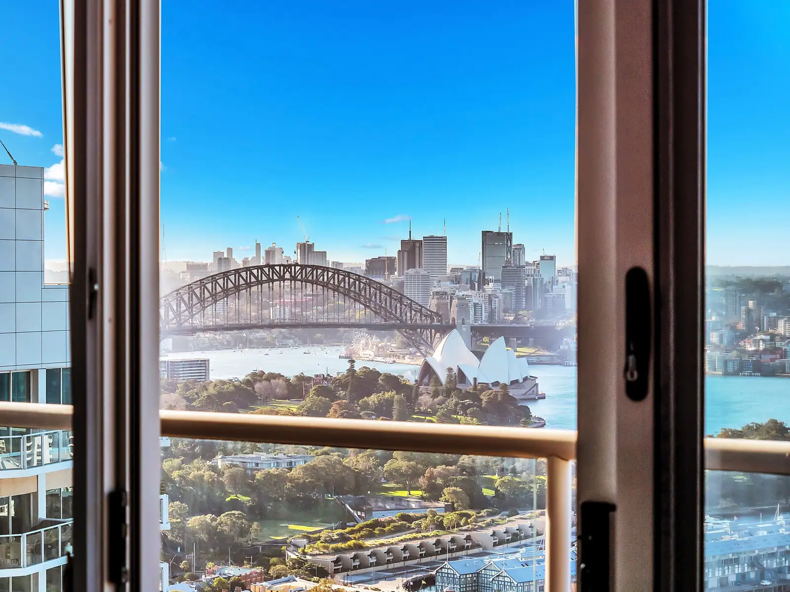 3006/1 Kings Cross Road, Darlinghurst Sold by Sydney Sotheby's International Realty - image 1