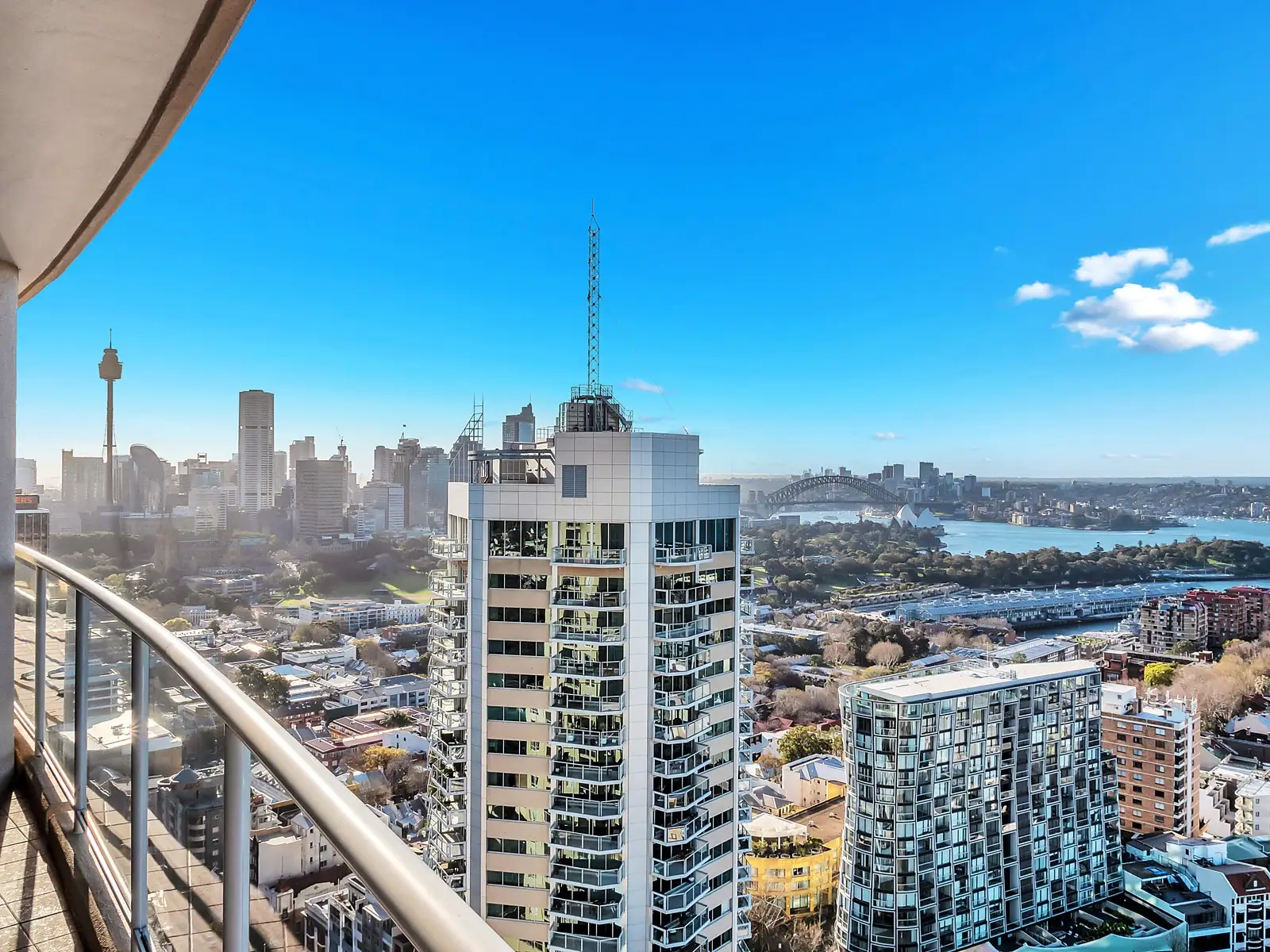 3006/1 Kings Cross Road, Darlinghurst Sold by Sydney Sotheby's International Realty - image 2