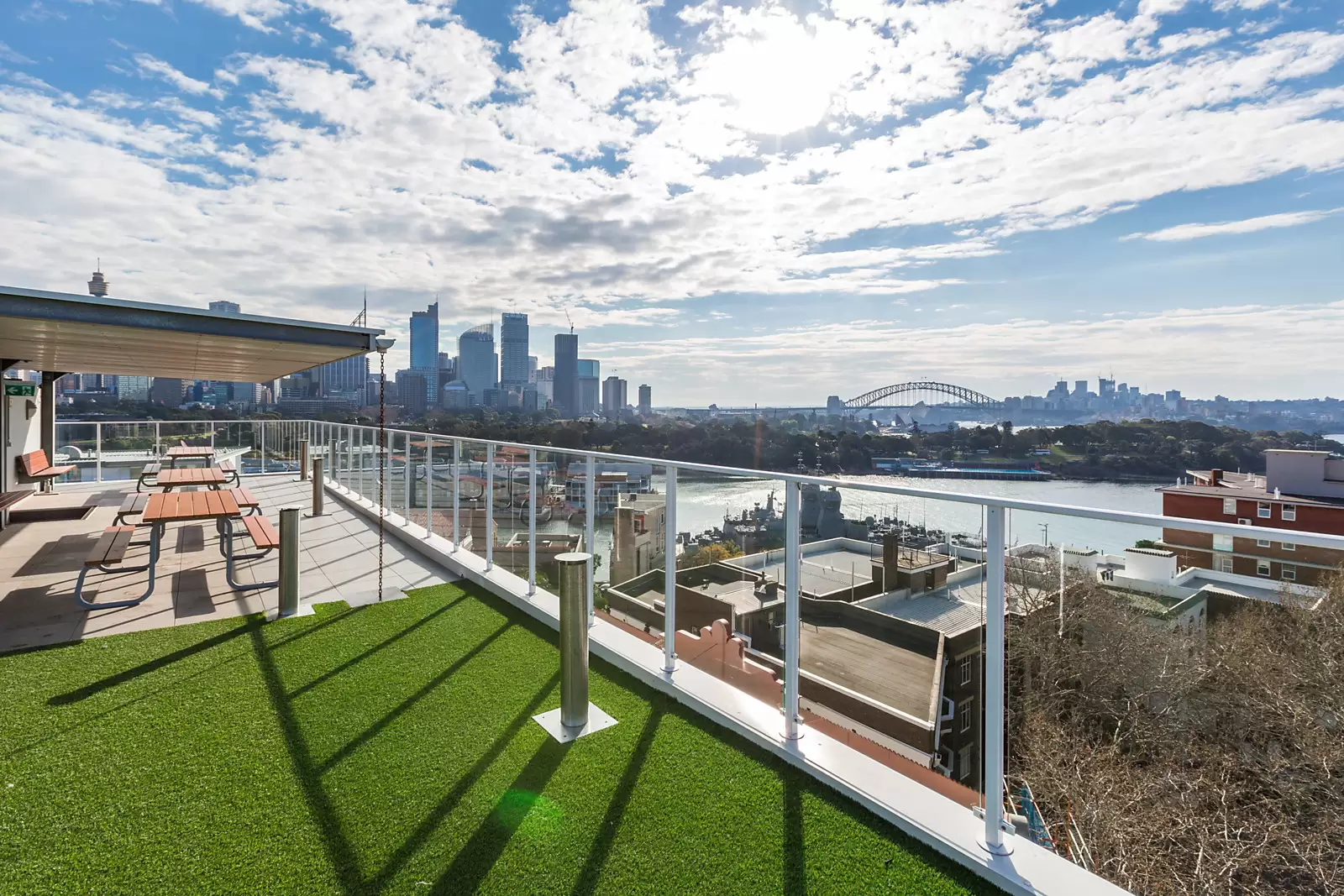 24/15 Wylde Street, Potts Point Leased by Sydney Sotheby's International Realty - image 2