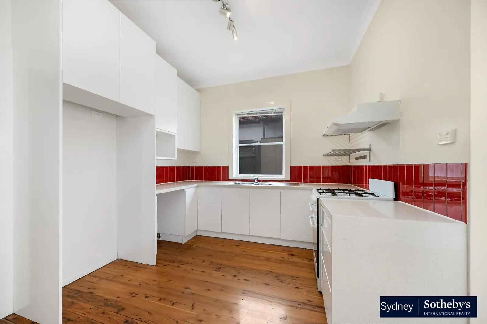 58 Oakley Road, North Bondi Leased by Sydney Sotheby's International Realty - image 1