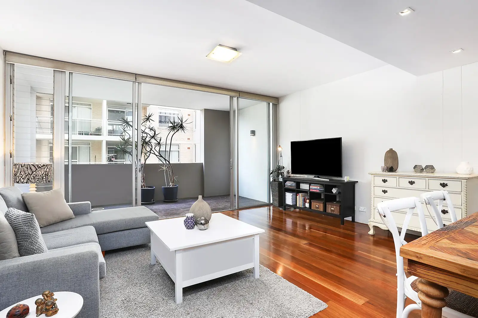 26/64 Penkivil Street, Bondi Beach Leased by Sydney Sotheby's International Realty - image 1