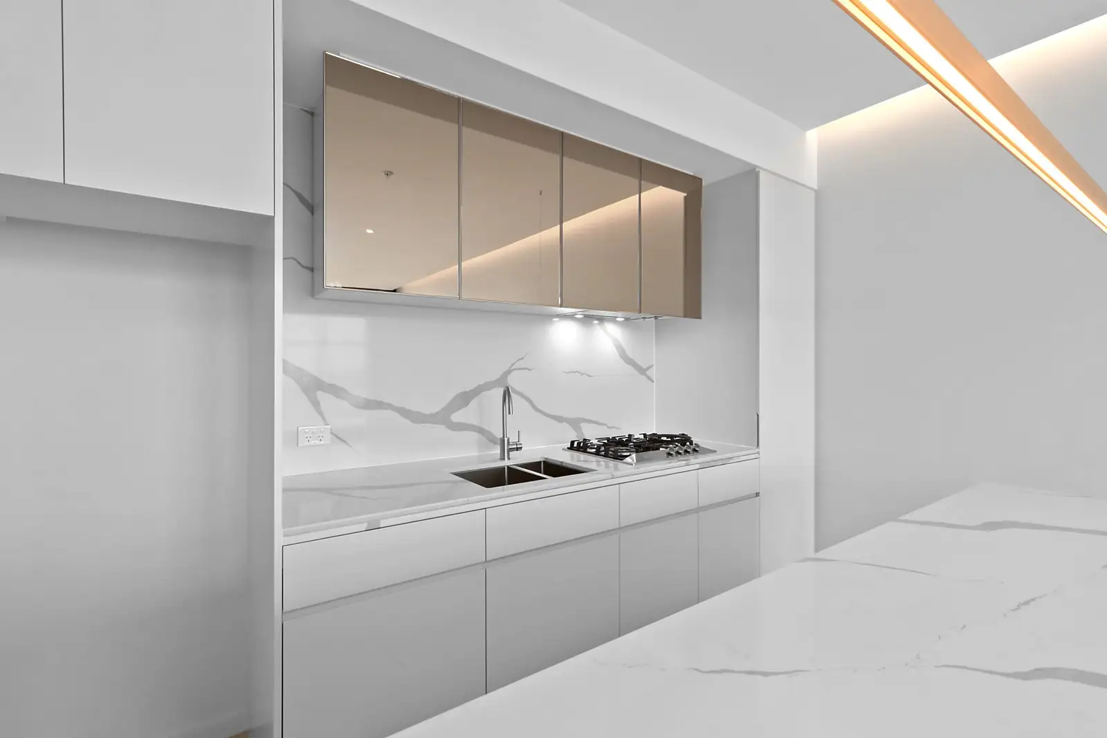 18.05/60 Bathurst Street, Sydney Leased by Sydney Sotheby's International Realty - image 2