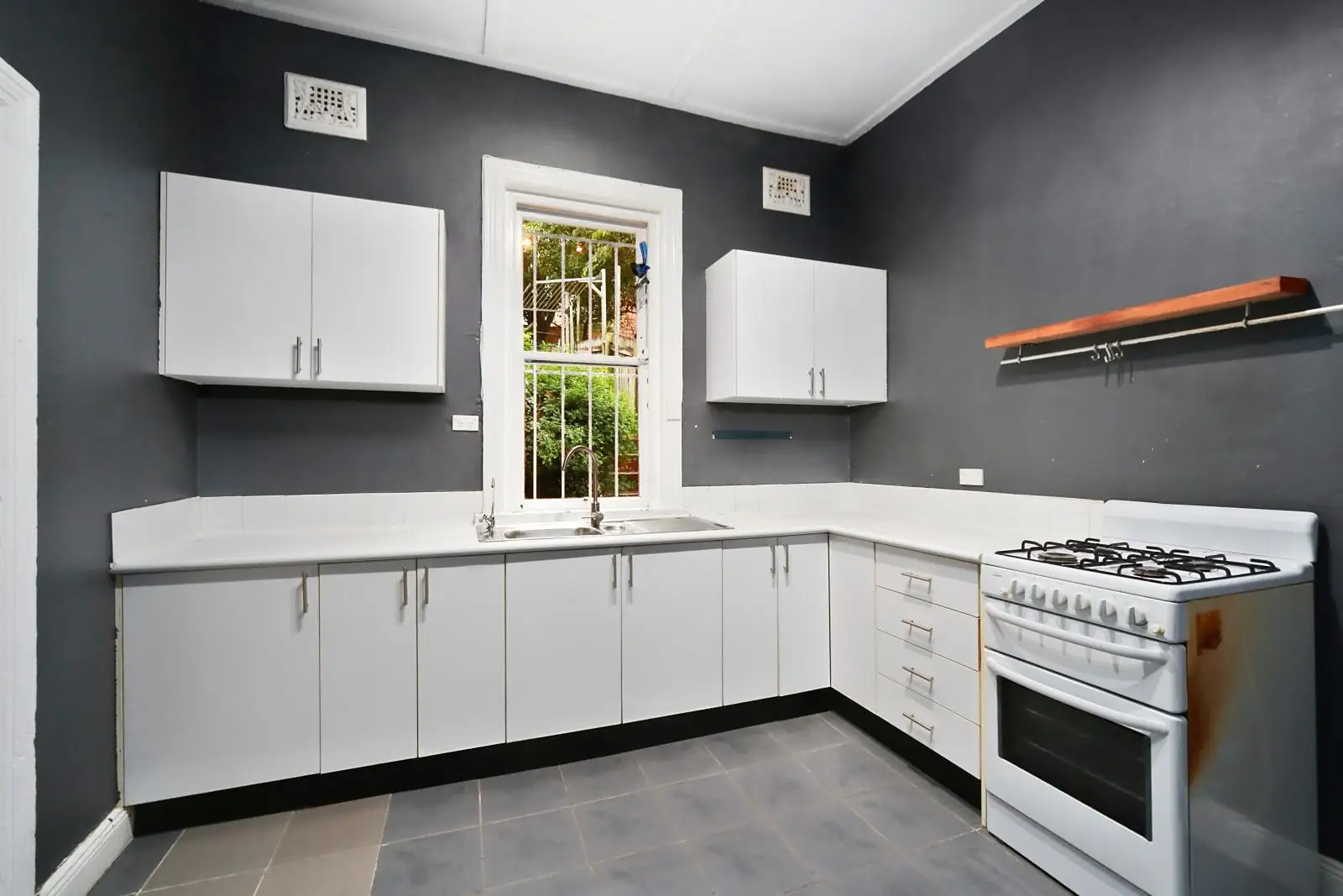 48 Belgrave Street, Bronte Leased by Sydney Sotheby's International Realty - image 2