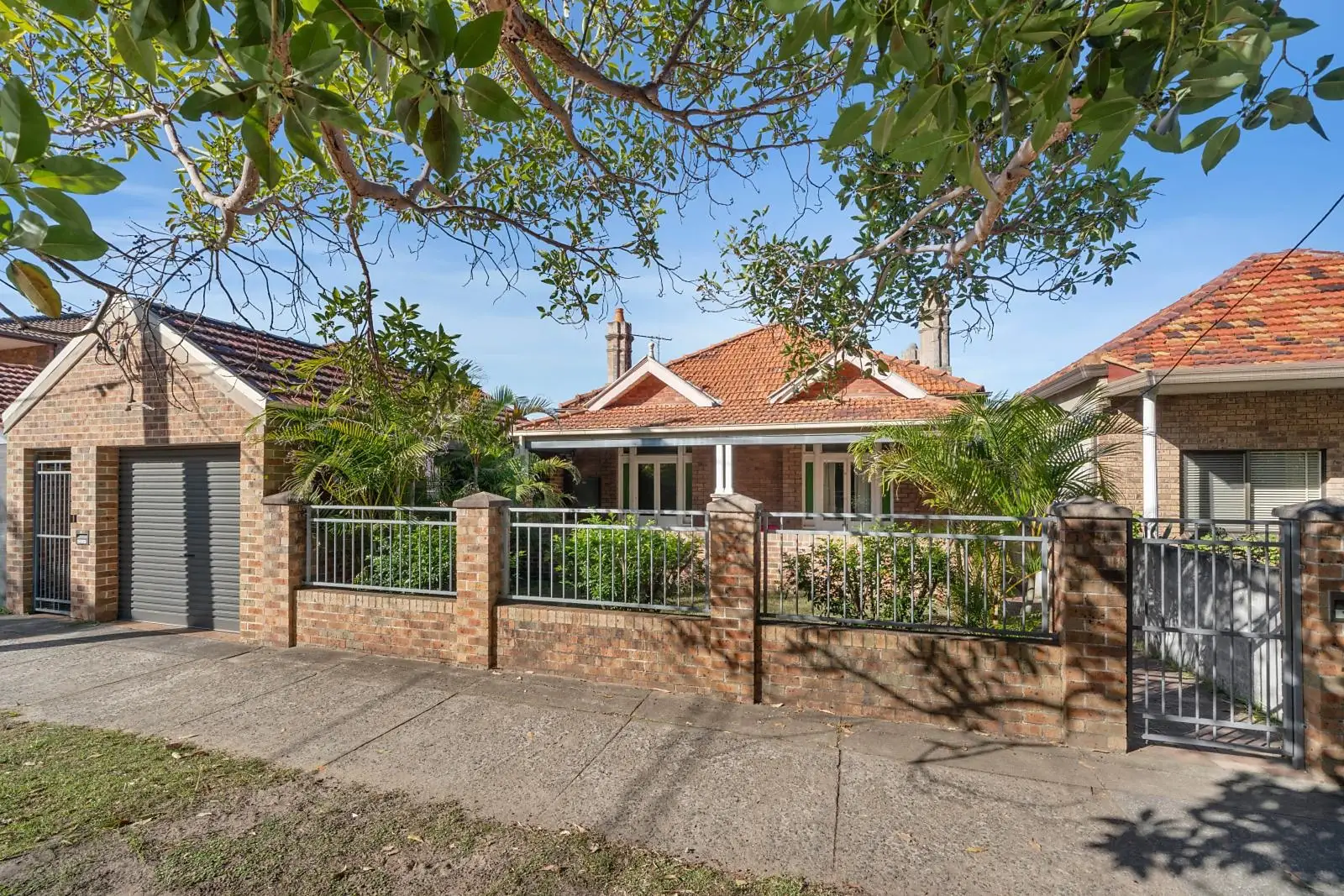 84 Ocean Street South, Bondi Leased by Sydney Sotheby's International Realty - image 1