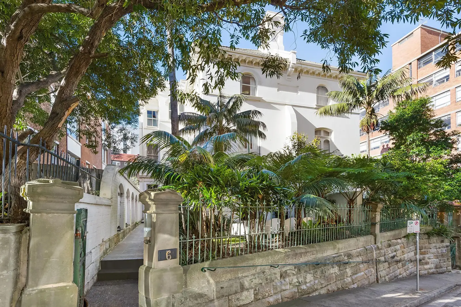 6 Barncleuth Square, Elizabeth Bay Sold by Sydney Sotheby's International Realty - image 1