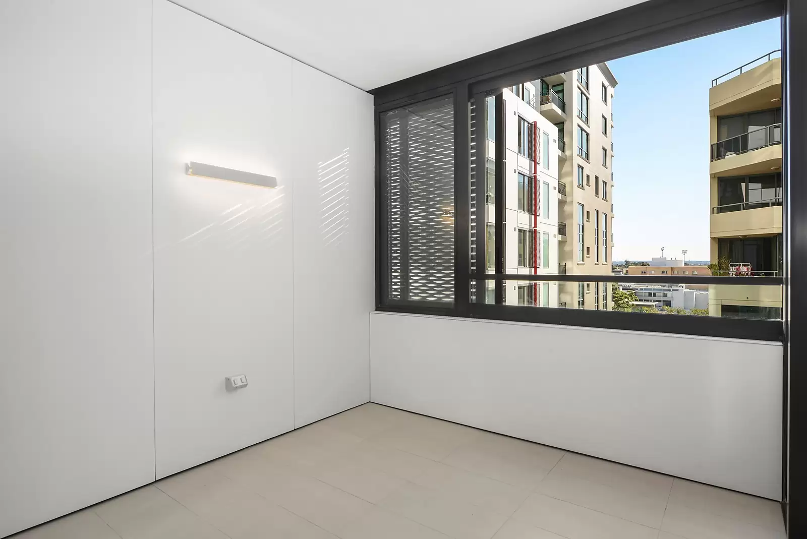 801/229 Miller Street, North Sydney Sold by Sydney Sotheby's International Realty - image 4