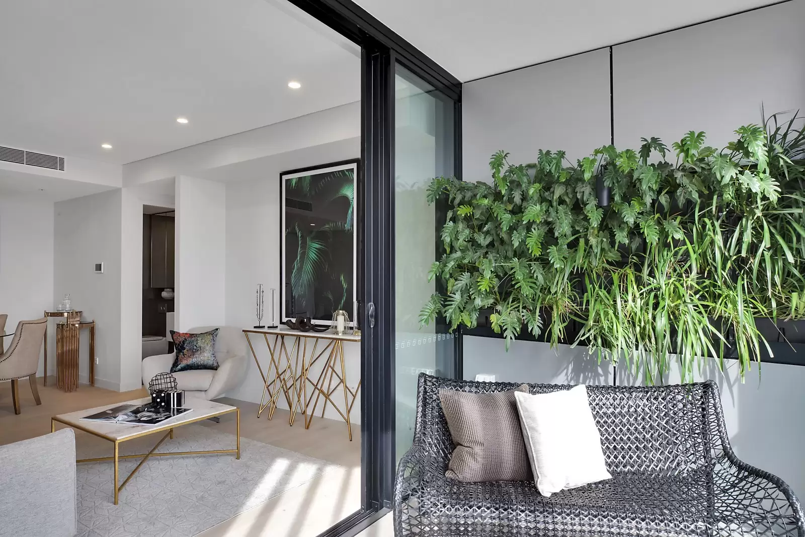 401 59 Oxford Street, Bondi Junction Leased by Sydney Sotheby's International Realty - image 7