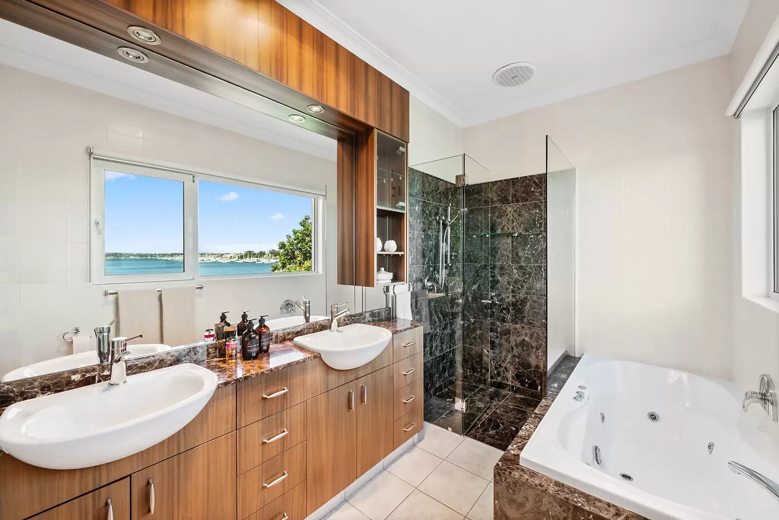 84 Carlton Crescent, Kogarah Bay Sold by Sydney Sotheby's International Realty - image 13
