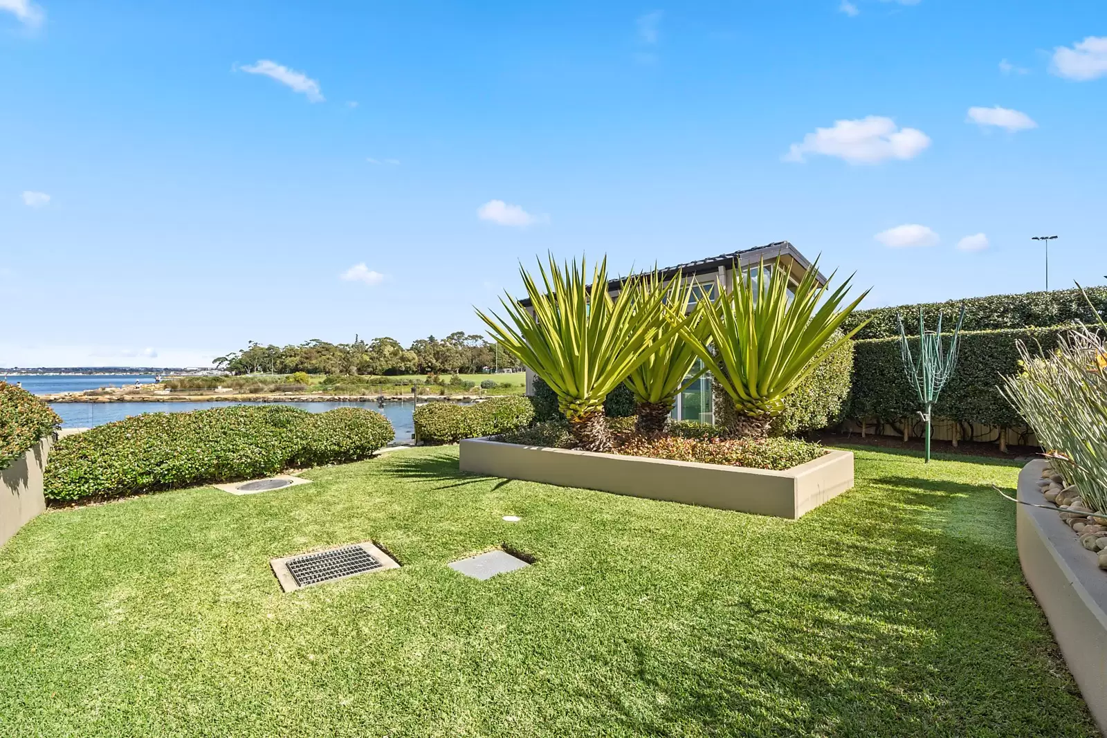 84 Carlton Crescent, Kogarah Bay Sold by Sydney Sotheby's International Realty - image 19