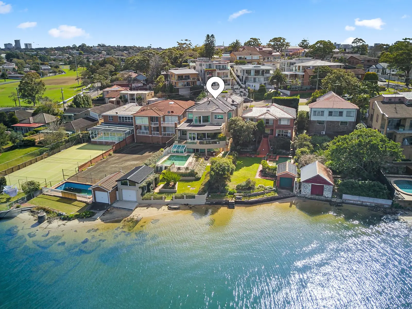 84 Carlton Crescent, Kogarah Bay Sold by Sydney Sotheby's International Realty - image 2