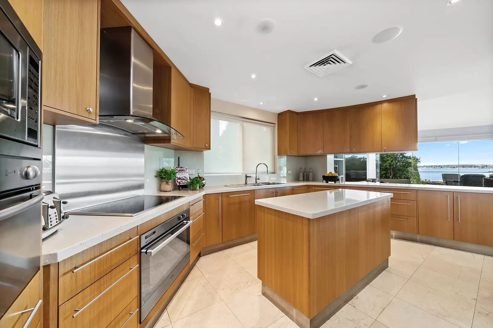 84 Carlton Crescent, Kogarah Bay Sold by Sydney Sotheby's International Realty - image 7