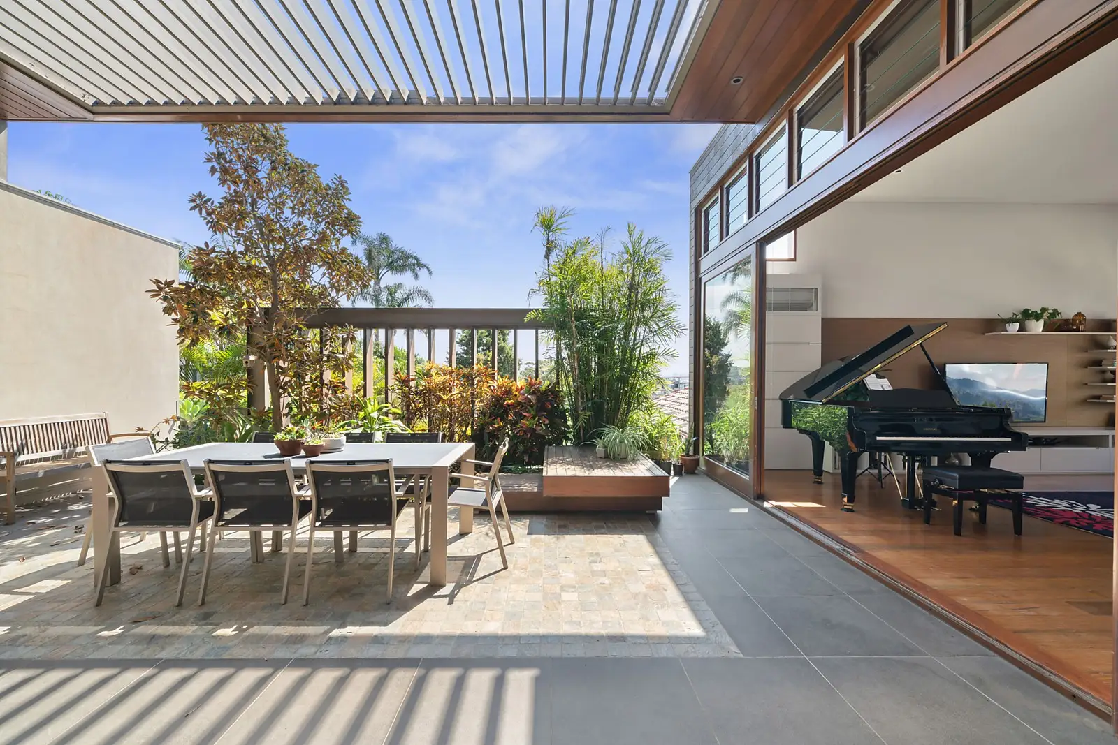 25 Strickland Street, Rose Bay Sold by Sydney Sotheby's International Realty - image 2