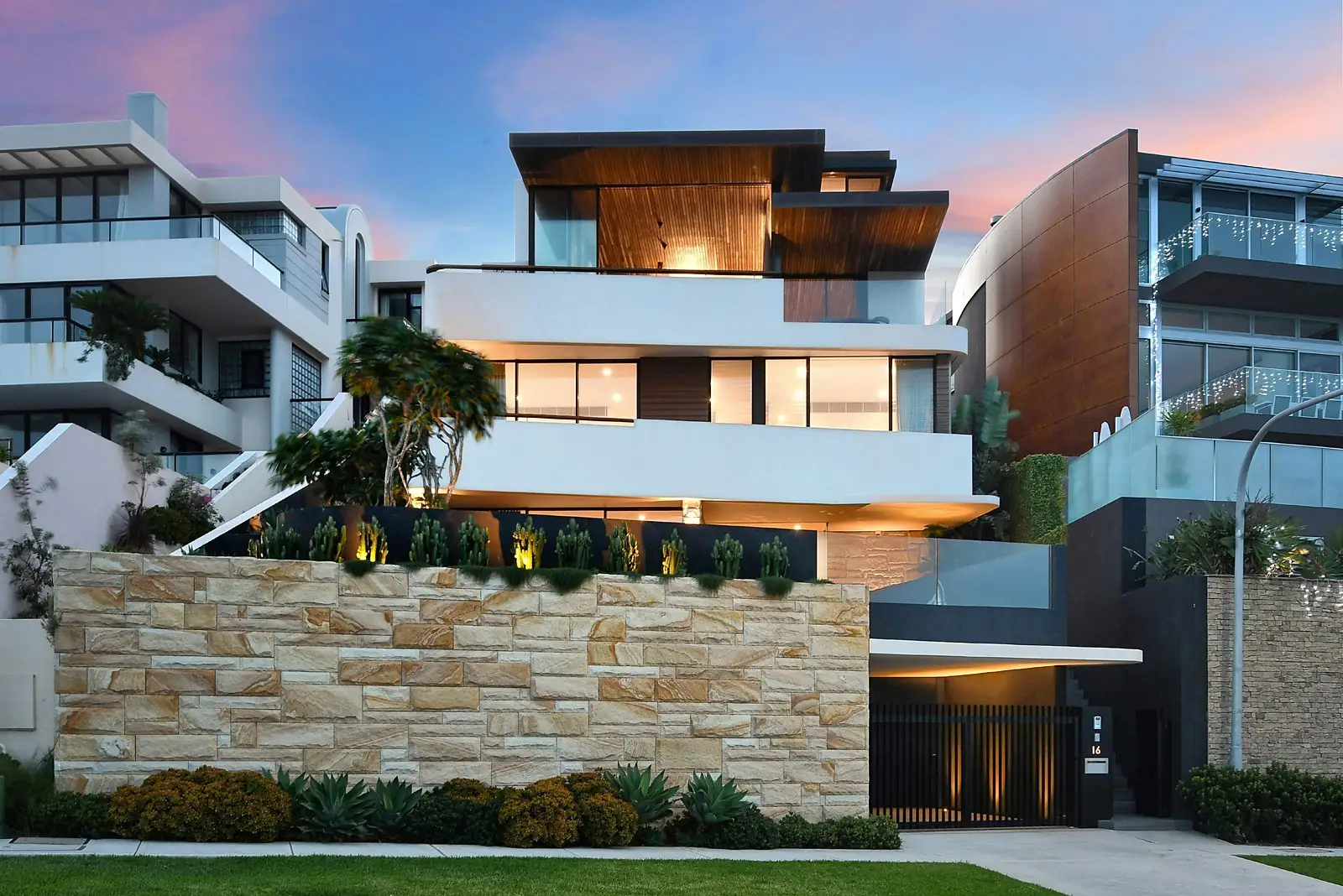 16 Mermaid Avenue, Maroubra Sold by Sydney Sotheby's International Realty - image 1