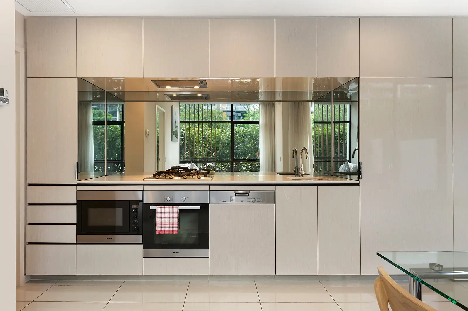 103/1 George Julius Avenue, Zetland Sold by Sydney Sotheby's International Realty - image 2