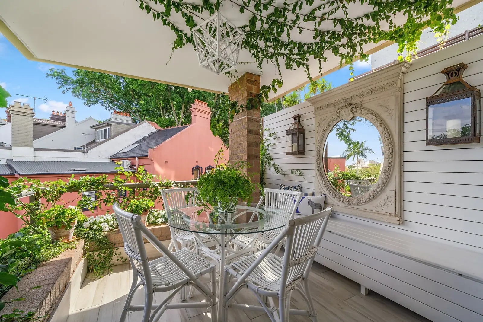 8/1-3 Mona Lane, Darling Point Sold by Sydney Sotheby's International Realty - image 2
