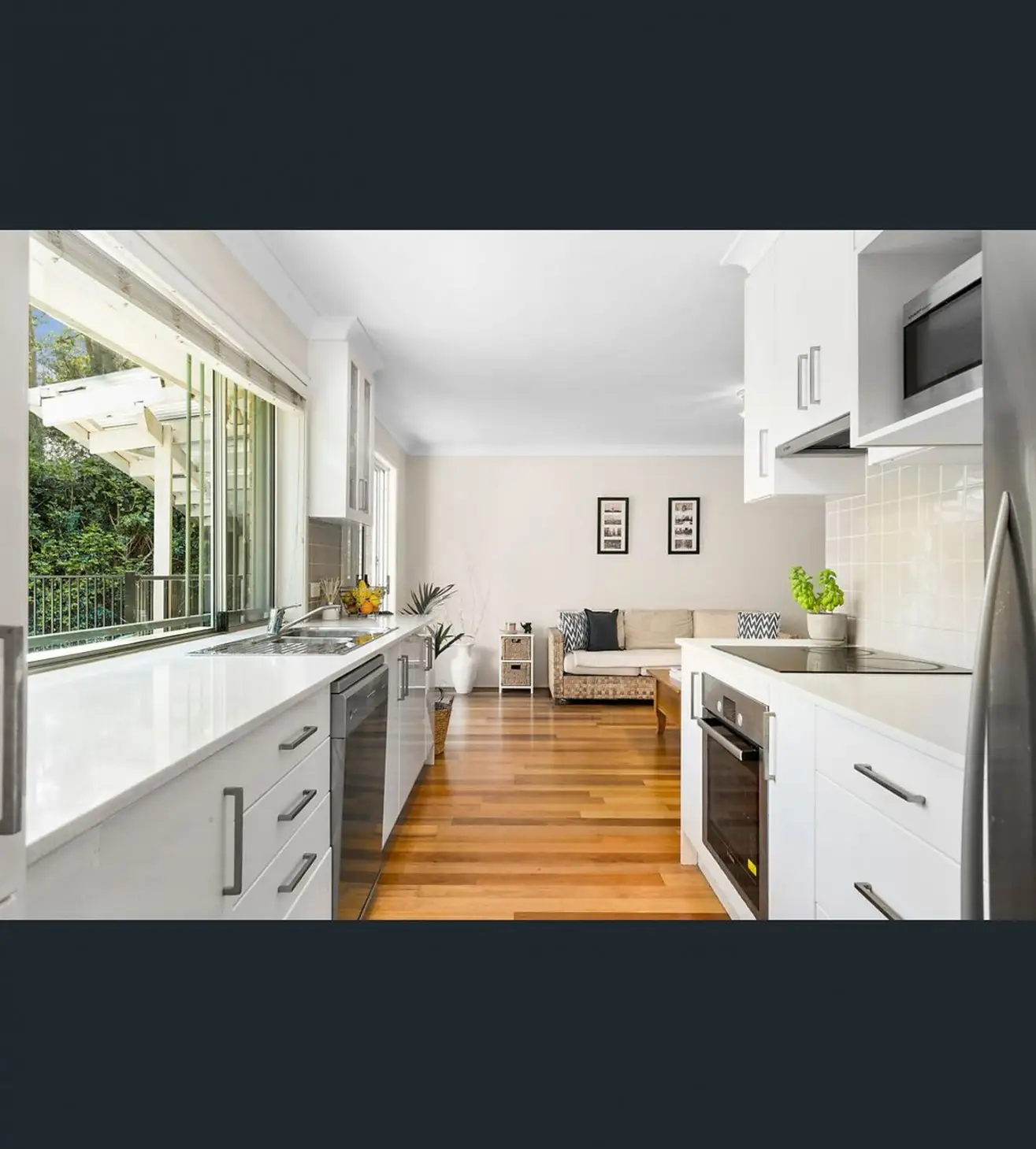70 Cedarwood Drive, Cherrybrook Sold by Sydney Sotheby's International Realty - image 2
