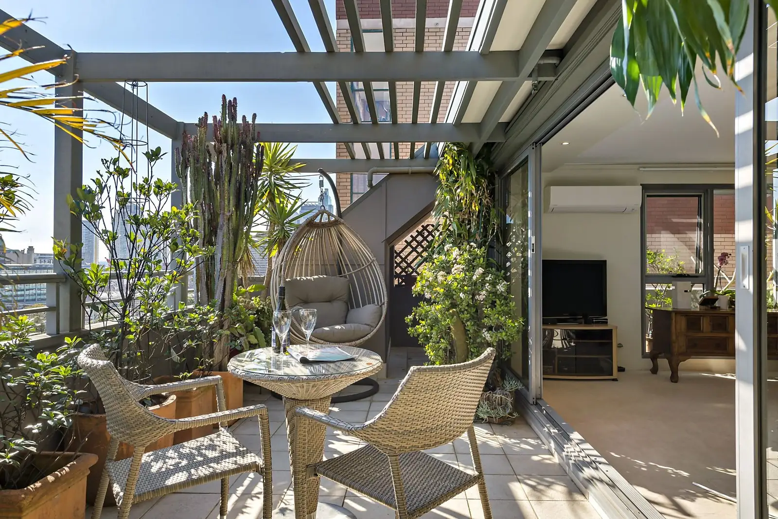 P08/6 Belvoir Street, Surry Hills Sold by Sydney Sotheby's International Realty - image 1