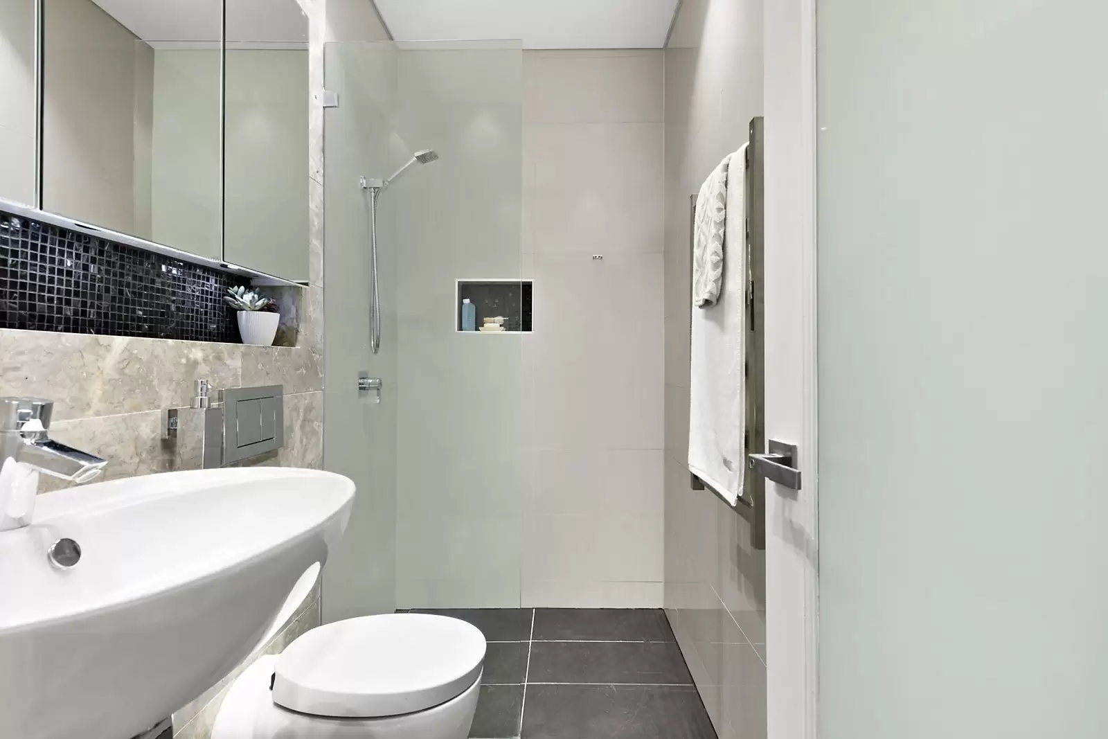 11 Alma Avenue, Enmore Sold by Sydney Sotheby's International Realty - image 10