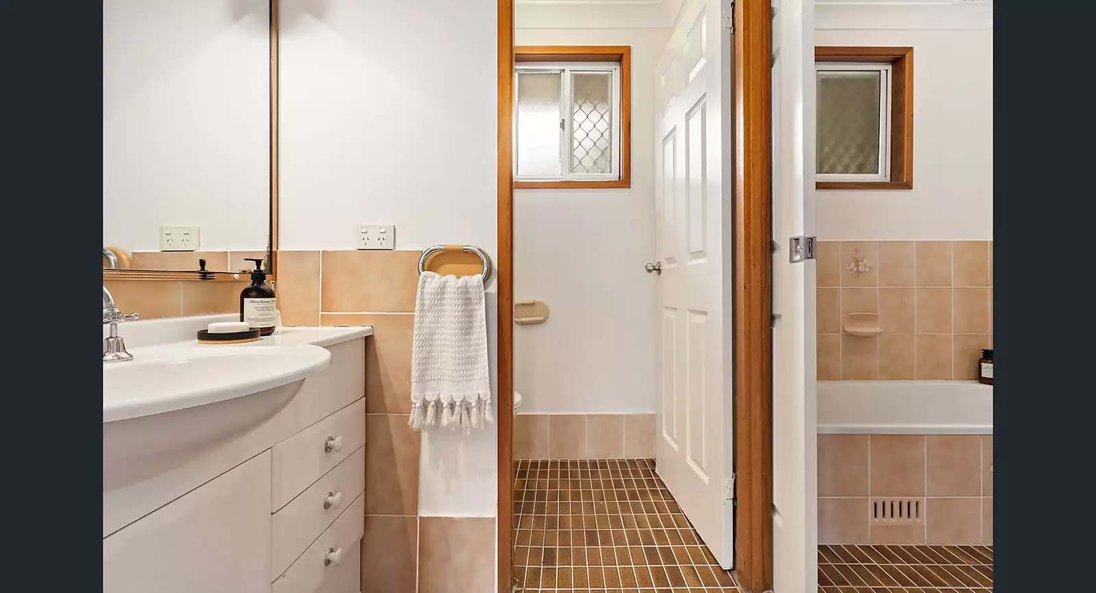 8 Dalmar Place, Carlingford Sold by Sydney Sotheby's International Realty - image 11