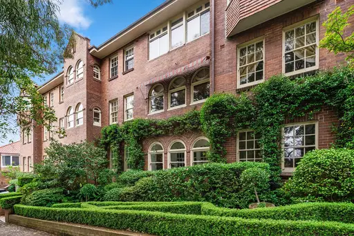 4/3 Gladswood Gardens, Double Bay Sold by Sydney Sotheby's International Realty