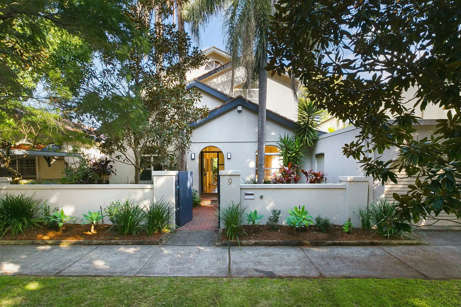 9 Owen Street, North Bondi Sold by Sydney Sotheby's International Realty - image 2