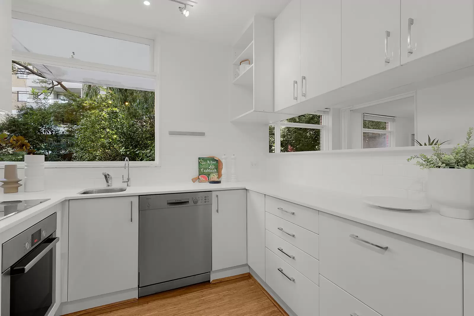 7/52 Darling Point Road, Darling Point Leased by Sydney Sotheby's International Realty - image 4