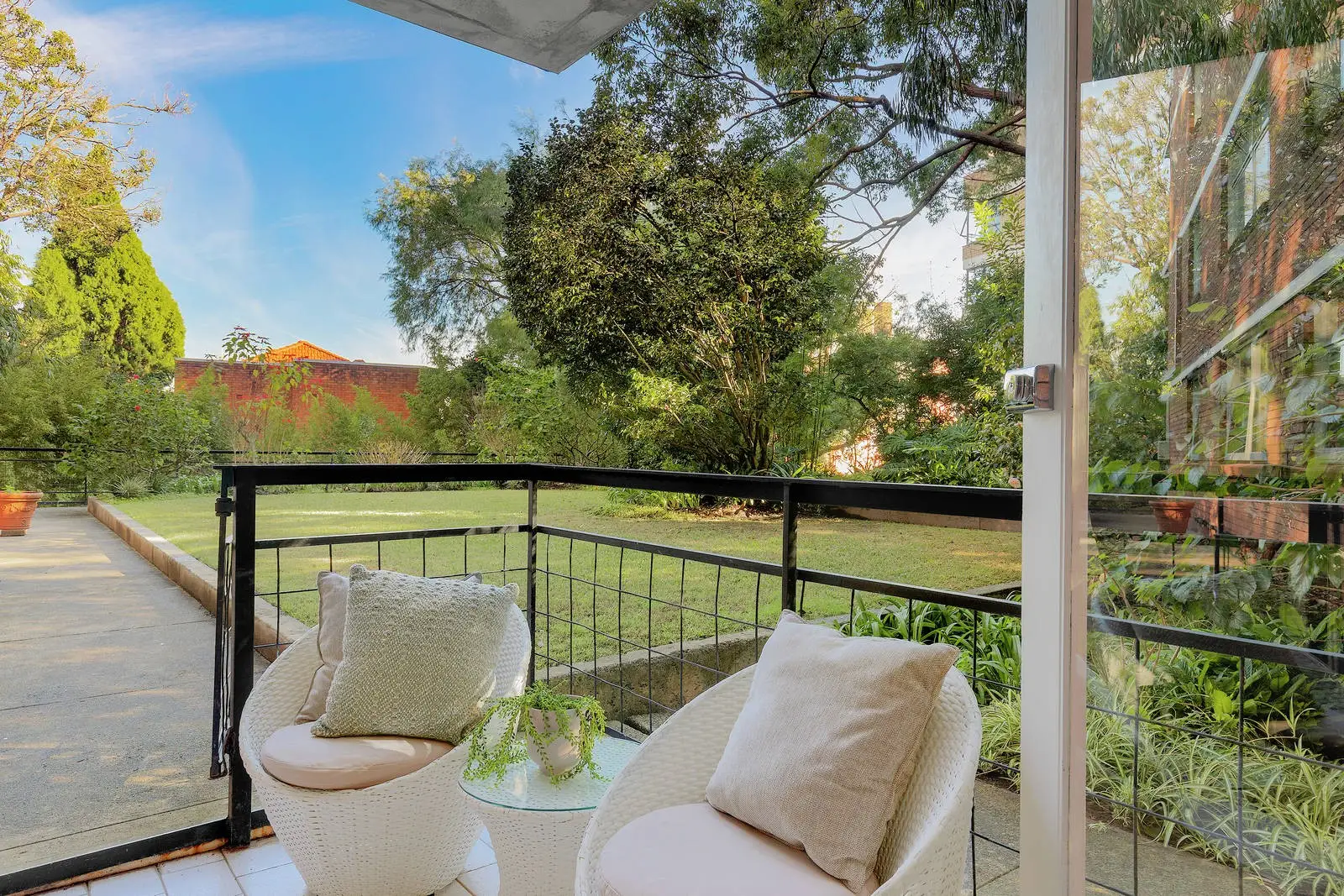 7/52 Darling Point Road, Darling Point Leased by Sydney Sotheby's International Realty - image 2
